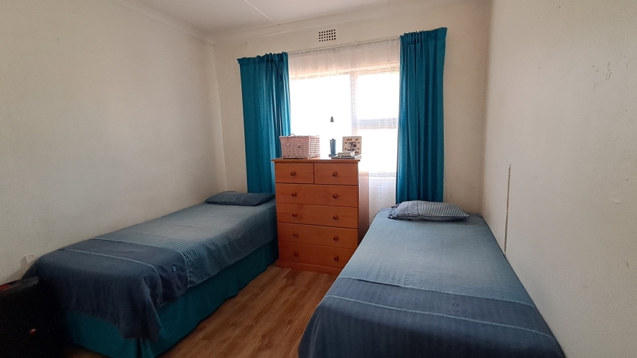3 Bedroom Property for Sale in Louwville Western Cape